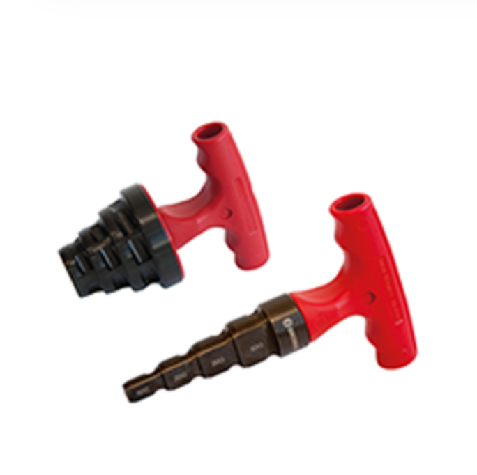 Kalibratur/għodda għat-tneħħija tal-grada bir-ratchet għal pajpijiet multilayer