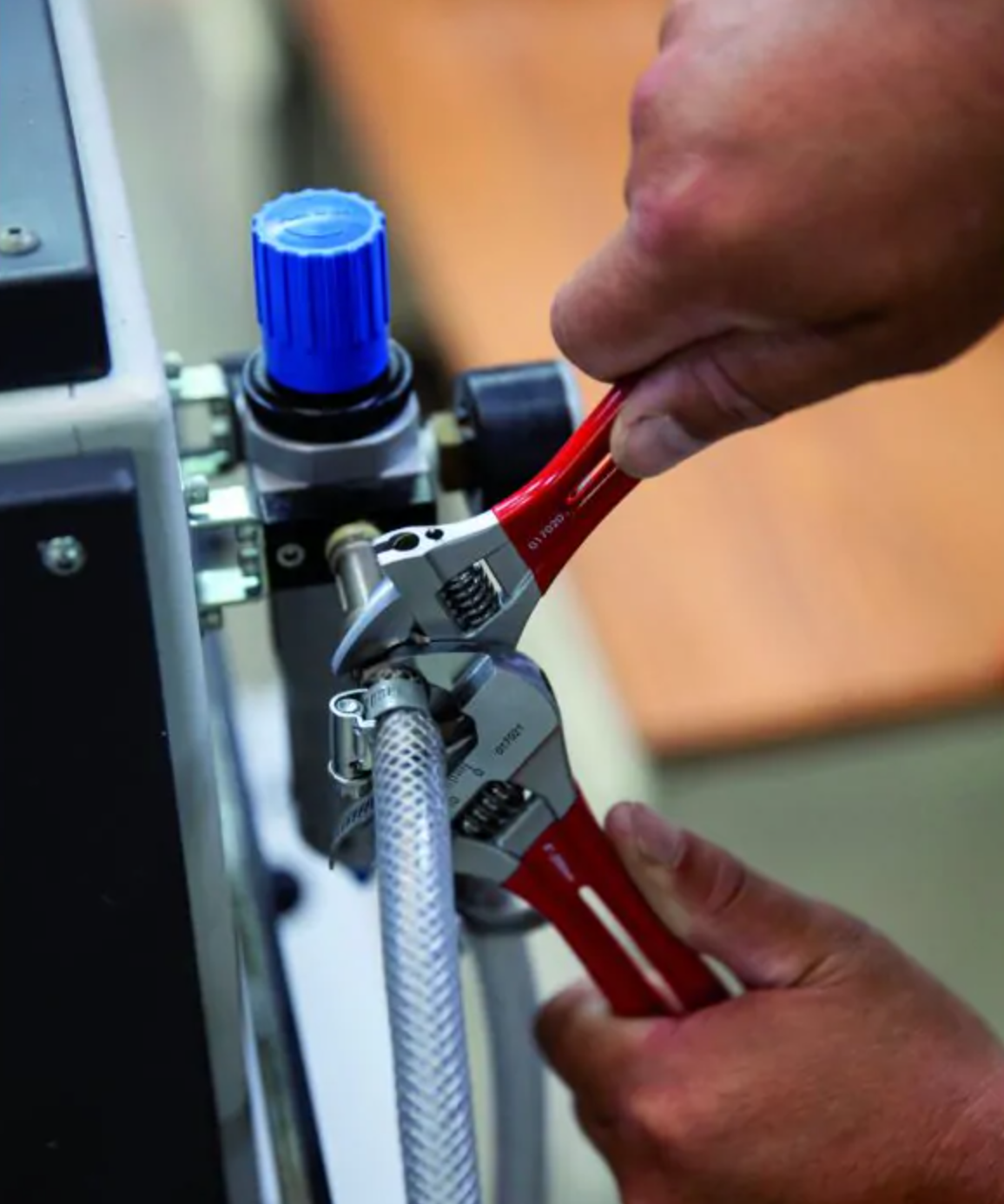 Clé réglable extra légère à mâchoires fines